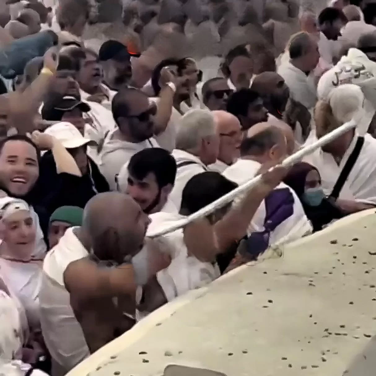 عجائب الحجاج: فيديوهات لمواقف طريفة وطلبات غريبة لن تراها إلا في الحج!