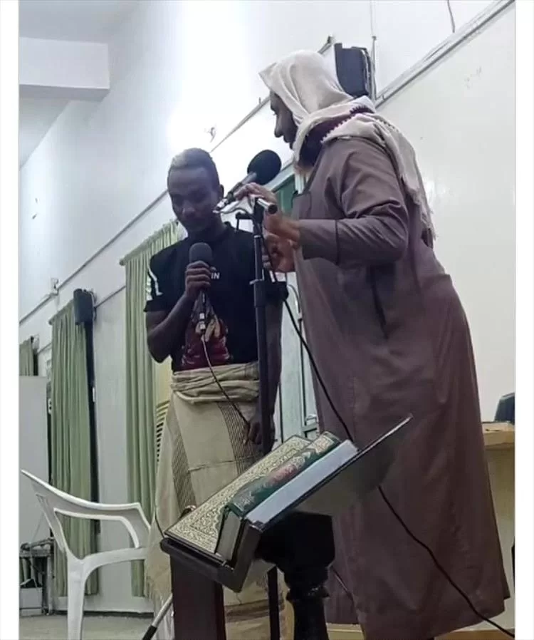 مهاجر أثيوبي يعلن إسلامه في شبوة