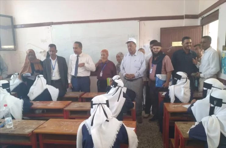 وكيل محافظة أبين ومدير التربية وفريق الاشراف الوزاري يدشنون امتحانات الثانوية العامة بزنجبار عاصمة المحافظة