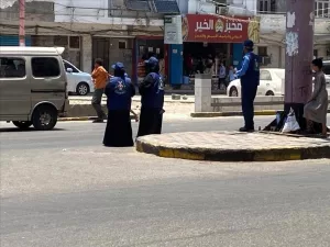 أخبار عدن – فتيات في عدن يشاركن في تنظيم حركة المرور مع انطلاق فعاليات أسبوع المرور العربي