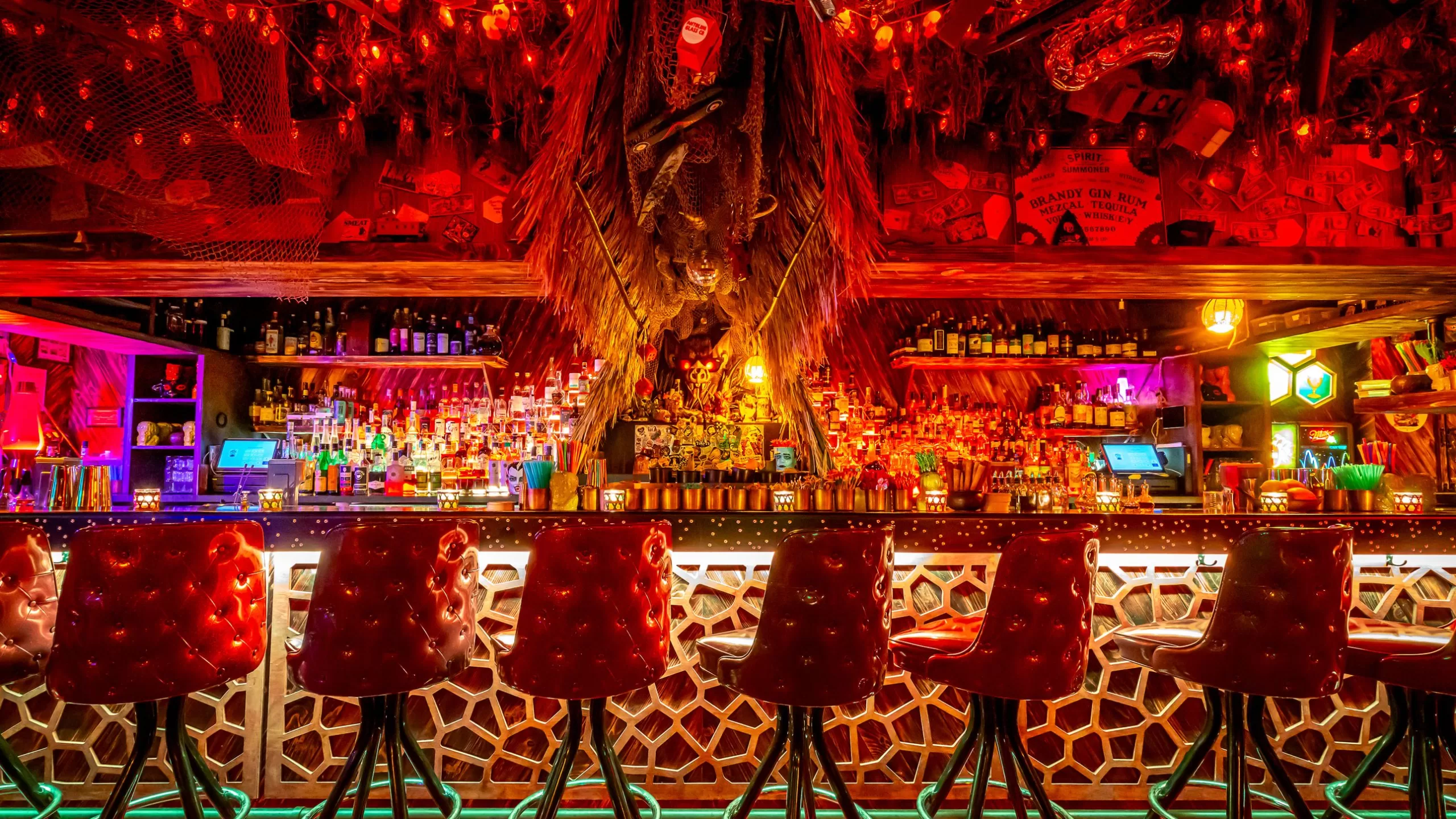 أفضل 33 بارًا في مدينة نيويورك—لأفضل مارتيني، وبيرة رخيصة، وكل scaled