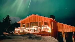 أفضل 9 أماكن إقامة عبر Airbnb في أنكوراج، ألاسكا – من الأكواخ المريحة إلى الشقق العصرية