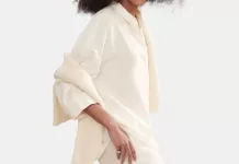 نموذج باللون الأبيض