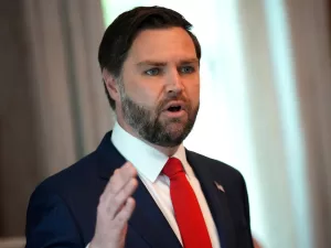 أكسيوس: فانس يُلغِي رحلته إلى إسرائيل بعد زيادة العمليات العسكرية في غزة