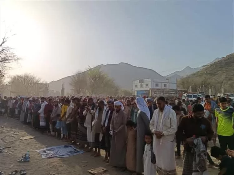 أهالي رخمة بيافع رصُد يؤدون صلاة الاستسقاء طلباً للغيث