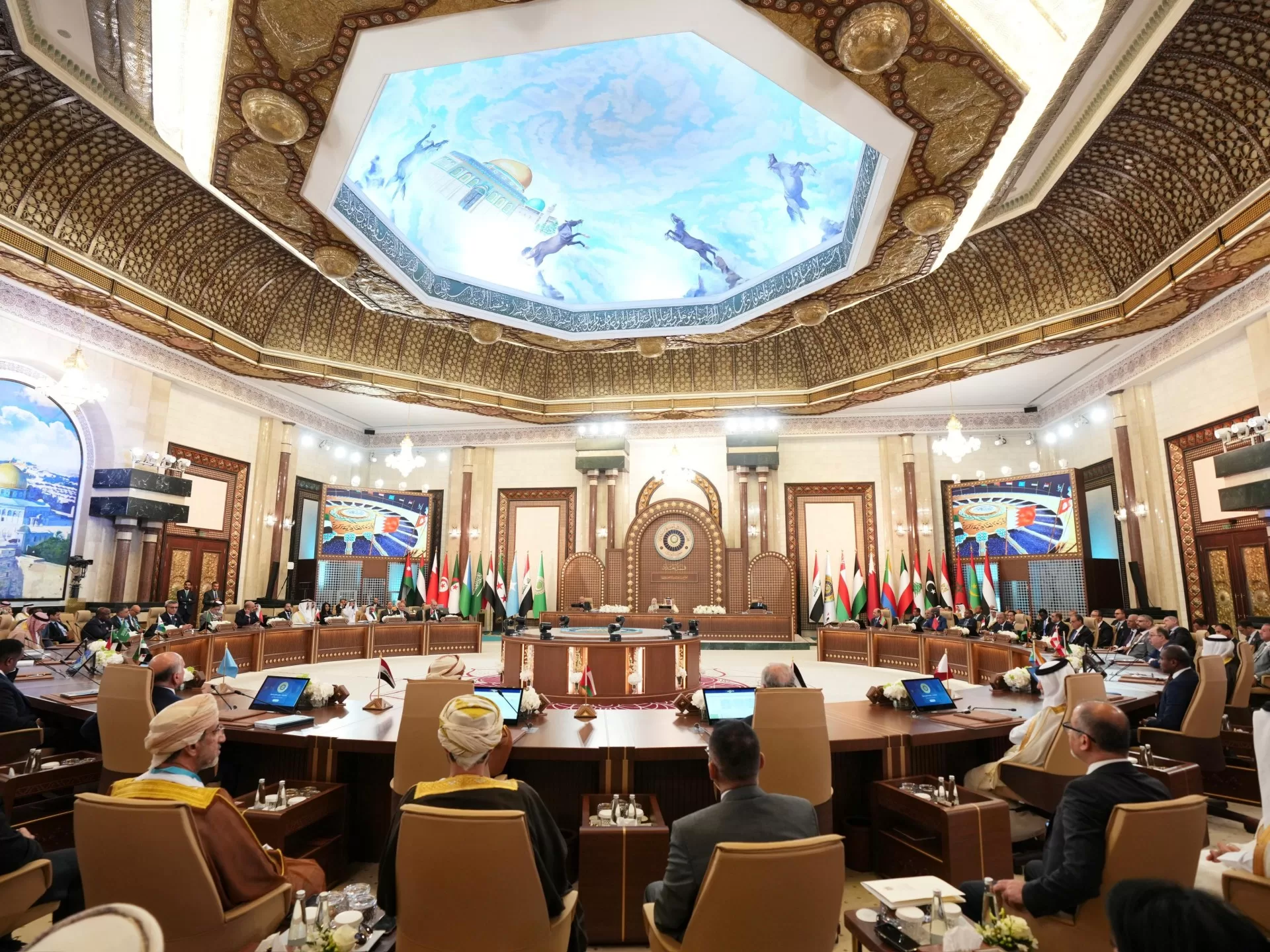 أهم القضايا المطروحة في أجندة القمة العربية ببغداد