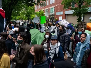 إدارة ترامب تعلق تأشيرات الطلاب للتحقق من حساباتهم على وسائل التواصل الاجتماعي