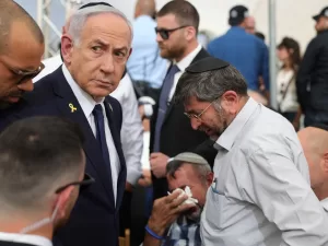 إسرائيل على حافة الانفجار: هجمات صاروخية من الجو واقتصاد يتداعى