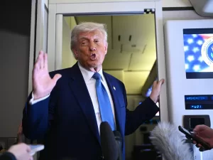 إيران تناقش برنامجها النووي مع الأوروبيين وترامب يدعاها باتخاذ قرار عاجل.