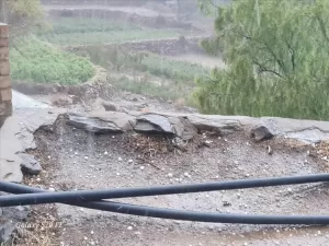 اخبار المناطق – أمطار غزيرة والبَرَد يصيب مديرية الشعيب ويتسبب في أضرار لشجرة القات