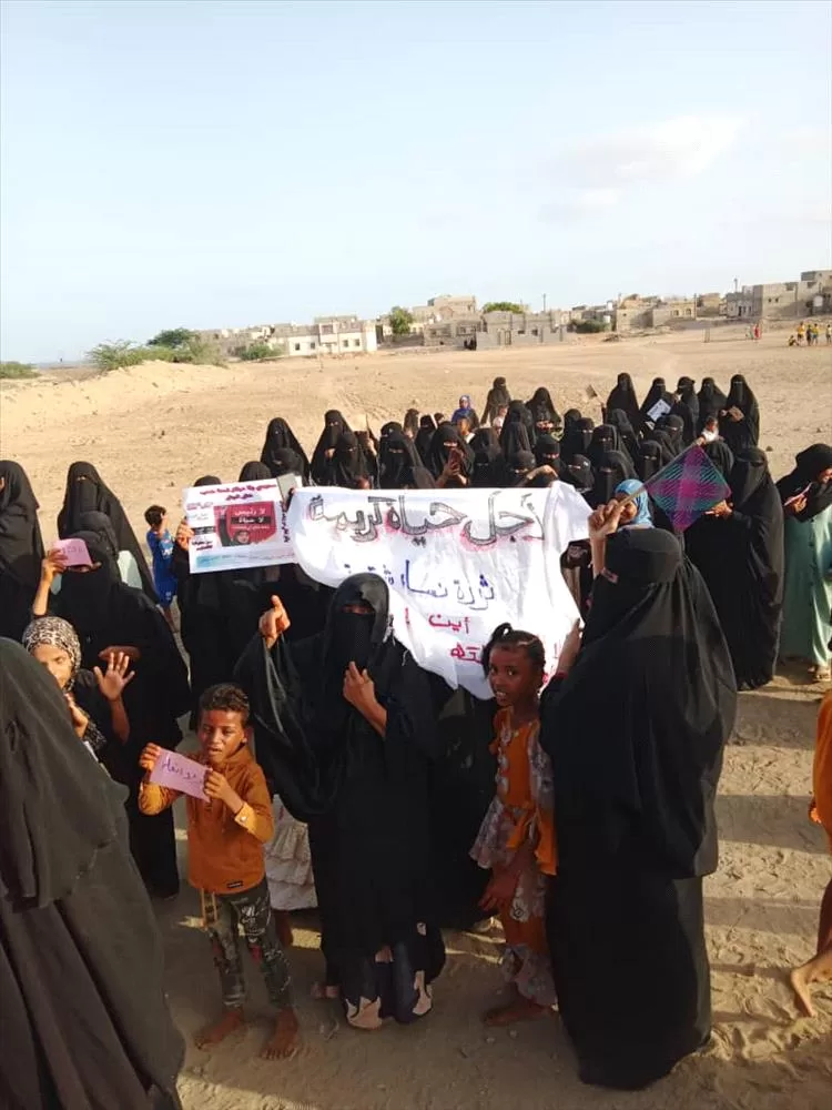 مظاهرة نسوية بشقرة أبين تدعو لتوفير حياة كريمة