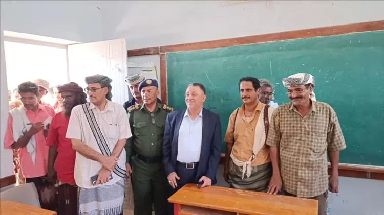 أمين عام محلي أبين يتفقد سير الامتحانات الوزارية لطلاب الثانوية العامة بمديرية أحور