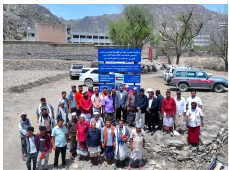 بحضور السلطة المحلية ومكتب التربية تدشين بدء ترميم ثانوية خالد بن الوليد رخمة بيافع