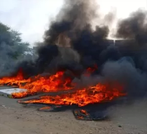 اخبار المناطق – شخص يتوفى وحريق في حمولة قاطرة نتيجة تماس كهربائي في الضالع