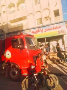 اخبار المناطق – فرق الدفاع المدني في شبوة تتمكن من إطفاء حريق في أحد الطواحين بمدينة عتق