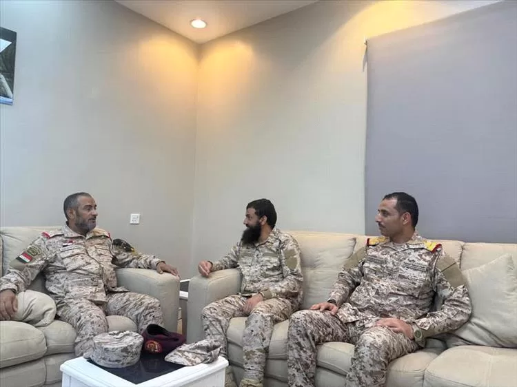 رئيس هيئة الأركان العامة يطلع على الأوضاع الميدانية في محور مران