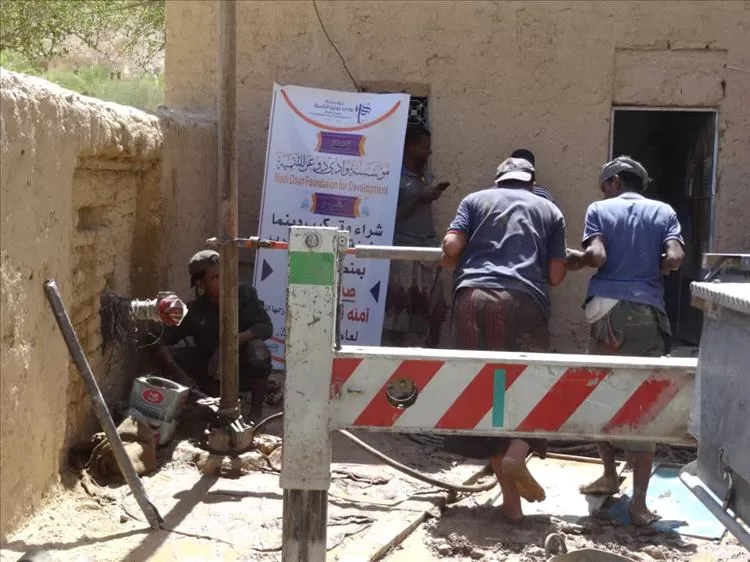 مؤسسة وادي دوعن للتنمية تقوم بشراء وتركيب ( دينما ) لبئر مياه منطقة القرين