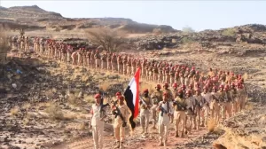 اخبار المناطق – محور الرزامات في صعدة يحتفل بمناسبة الذكرى الخامسة والثلاثين لعملية الإعادة بمسيرة عسكرية