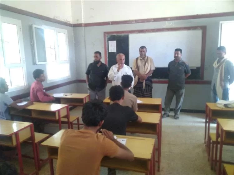 مدير التربية بلودر يتفقد المركزين الإختباريين بثانويتي العين والخديرة