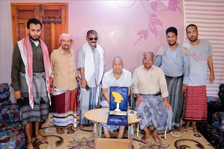 مكتب مؤتمر حضرموت الجامع في غيل باوزير يكرم الشخصية القيادية عمر بافطيم ضمن مبادرة «رد الوفاء بالوفاء»