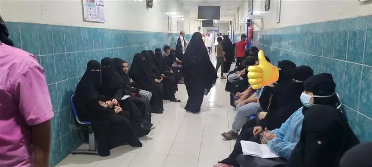 لخدماتها الطبية النوعية  المجانية،، إقبال غير مسبوق على عيادات كلية طب الأسنان عدن