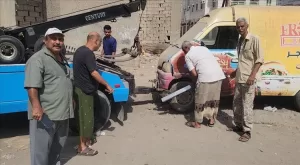 اخبار عدن – استمرار جهود حملة إزالة السيارات القديمة في مديرية المنصورة