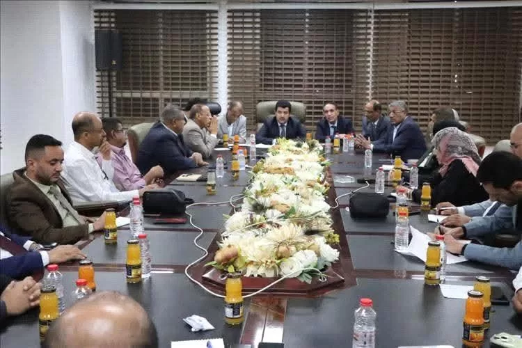 جمعية البنوك اليمنية تنتخب قيادة جديدة برئاسة الدكتور أحمد بن سنكر، والأستاذ حاشد الهمداني أمينًا عامًا، وتعتمد عدن مقرًا رئيسيًا لأعمالها