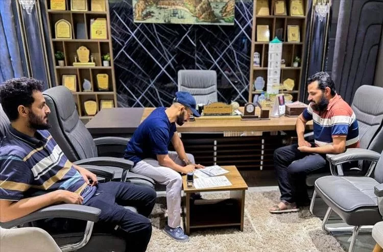 السلطة المحلية بصيرة توقّع عقدين لتنفيذ مشروعين خدميين في المديرية