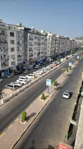 اخبار عدن – تعزيزات أمنية كبيرة في شارع مدرم بالمعلا