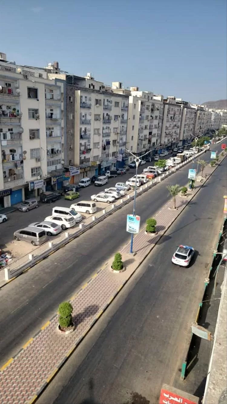 انتشار أمني مكثف في شارع مدرم بالمعلا