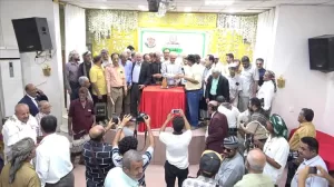 اخبار عدن – تكريم البروفيسور قاسم الأصبحي في عدن تقديرًا لإسهاماته الإنسانية البارزة