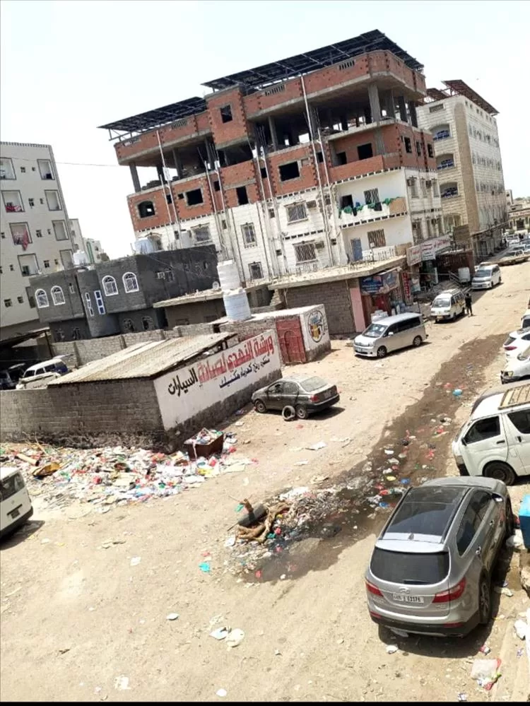 بيارة مجاري صرف صحي بعمق 4 أمتار تهدد حياة المواطنين بمديرية المنصورة في ظل عدم تجاوب وصمت الجهات المختصة