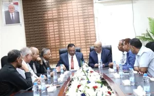 اخبار عدن – لقاء بين الجمارك ووزارة المياه والبيئة لبحث سبل جمع الموارد البيئية