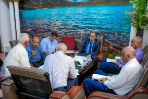 اخبار عدن – يترأس اجتماعًا لمراجعة الاتفاقية مع الجامعة المالية الروسية