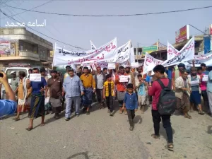 اخبار وردت الآن – انطلاق مظاهرة كبيرة في لودر للمدعاة بإعادة فتح طريق عقبة ثرة