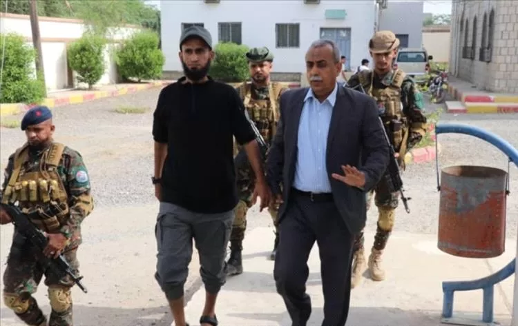 رئيس جامعة أبين يستقبل الشنيني ويثمّن مبادرته بدعم كلية الشريعة بالطاقة الشمسية