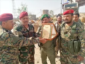 اخبار وردت الآن – قسم التوجيه المعنوي في قوات حزام يافع يقوم بزيارة ميدانية لعدة مواقع