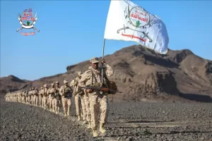 اخبار وردت الآن – لتعزيز استعدادها القتالي، قوات العمالقة الجنوبية تقوم بتنفيذ عرض عسكري