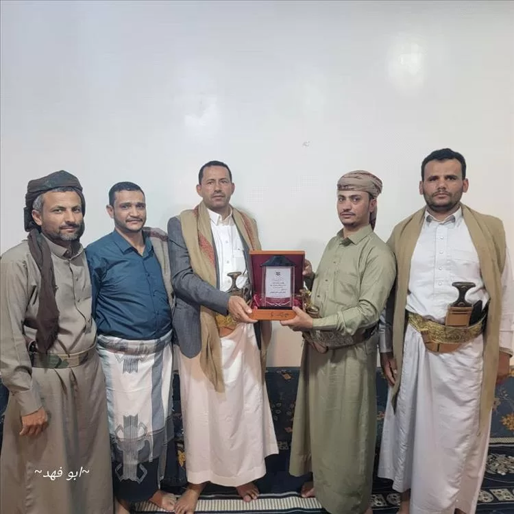 مأرب: صندوق رعاية الشهداء والجرحى والمعاقين في مديرية نهم يكرم العميد شاطر ناجي الطوقي تقديراً لعطائه ودعمه الإنساني والوطني