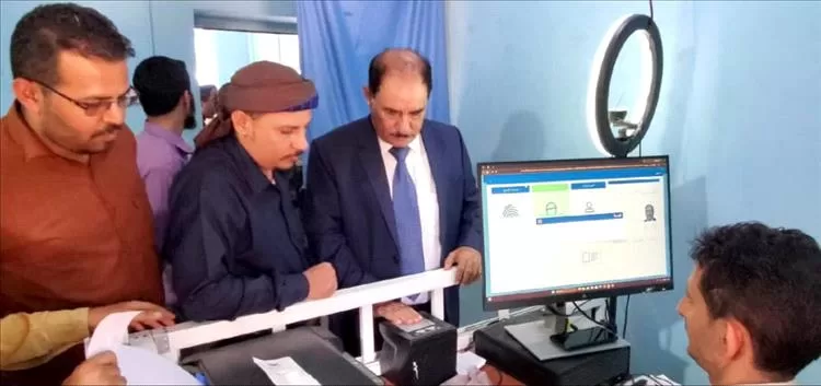 محافظ الضالع يزور إدارة الأحوال المدنية ويوجه بتعزيز الأداء وتسهيل معاملات المواطنين