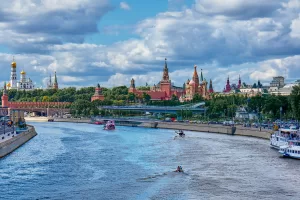 اكتشف موسكو، المدينة الأكبر في أوروبا و pulse روسيا الحيوي.