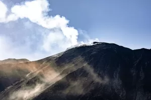 البراكين، والساحرات، والجمال البري: داخل جزيرة باناريا السرية في إيطاليا
