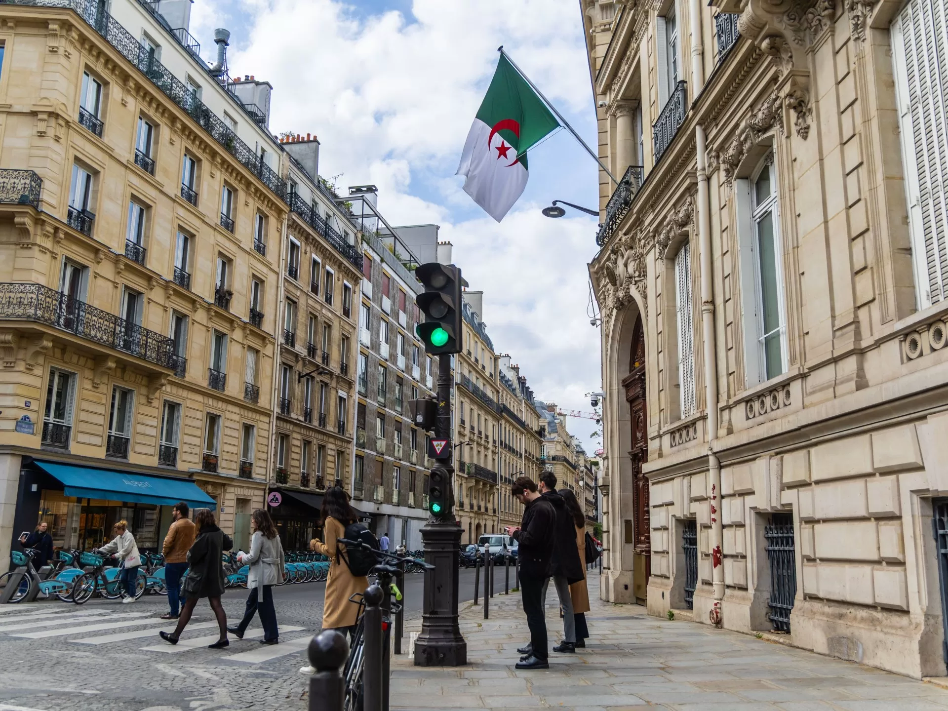 الجزائر تتهم فرنسا بانتهاك اتفاقية الجوازات الدبلوماسية