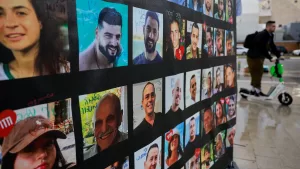 الجزيرة الآن 550 مسؤولا أمنيا إسرائيليا سابقا يدعاون ترامب بوقف الحرب بغزة