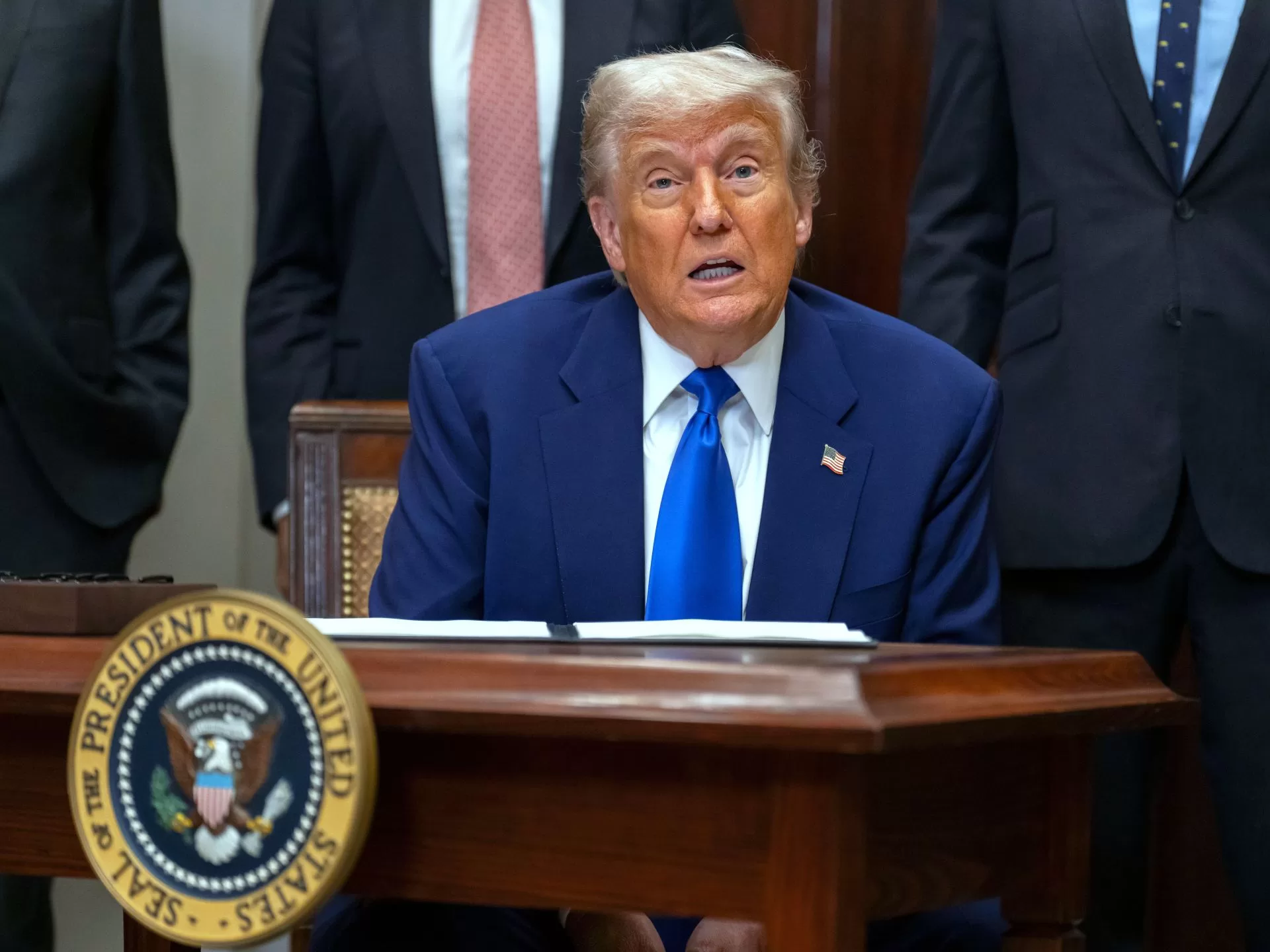 الجزيرة الآن ترامب يلمح إلى تخفيف العقوبات عن سوريا ودمشق ترحب