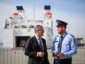 الخطة الخاصة بستارمر: preventing Britain from becoming an island for strangers.