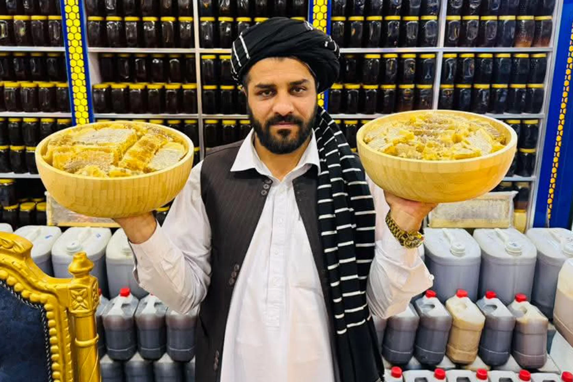 العسل الذهبي: ازدهار صناعة العسل في أفغانستان رغم الصعوبات