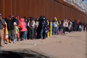 المحكمة العليا تمنح إدارة ترامب الضوء الأخضر لإنهاء الحماية القانونية لنصف مليون مهاجر