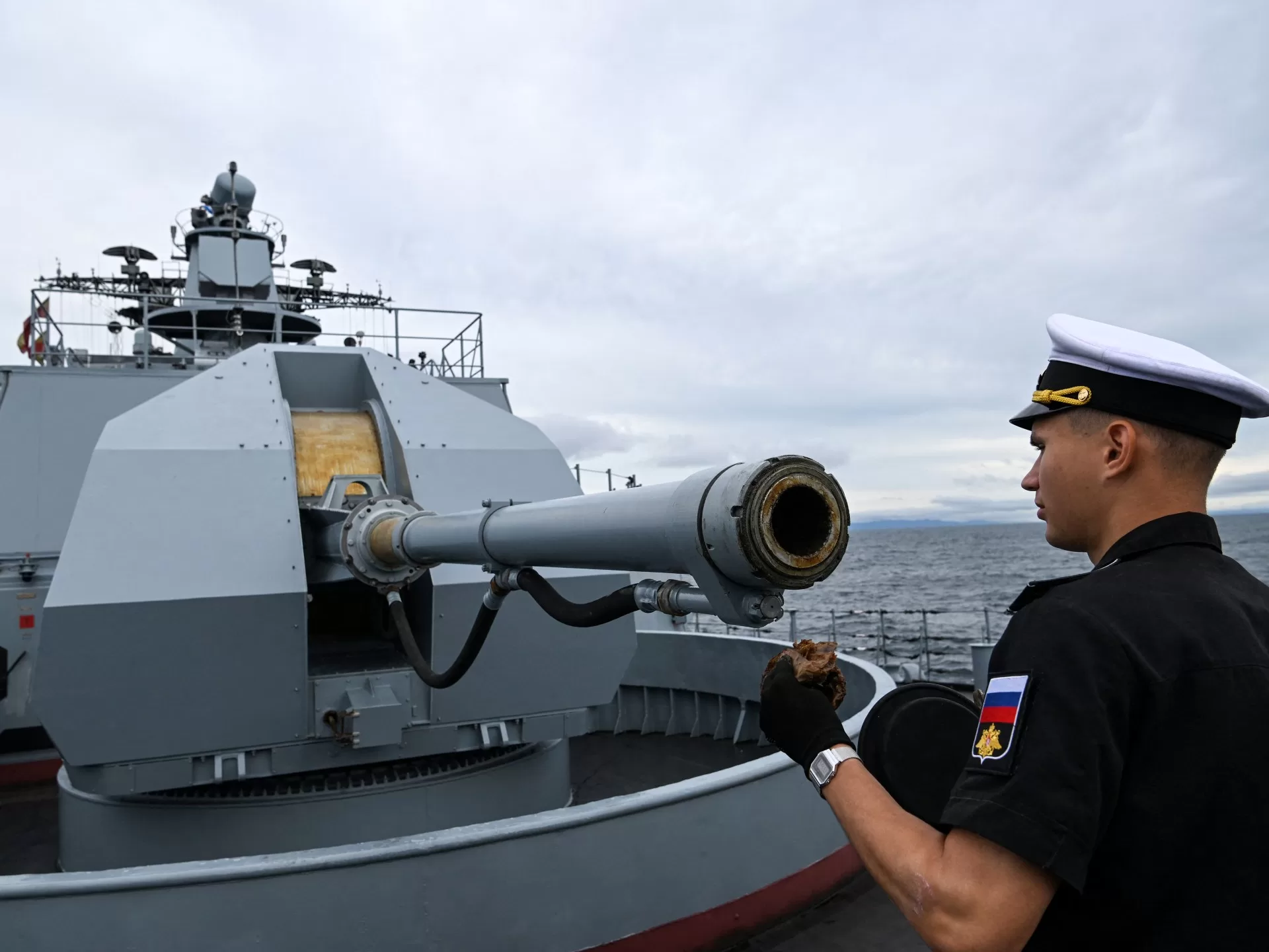 النكسة البحرية: كيف أصبحت روسيا حليفًا صغيرًا للصين؟