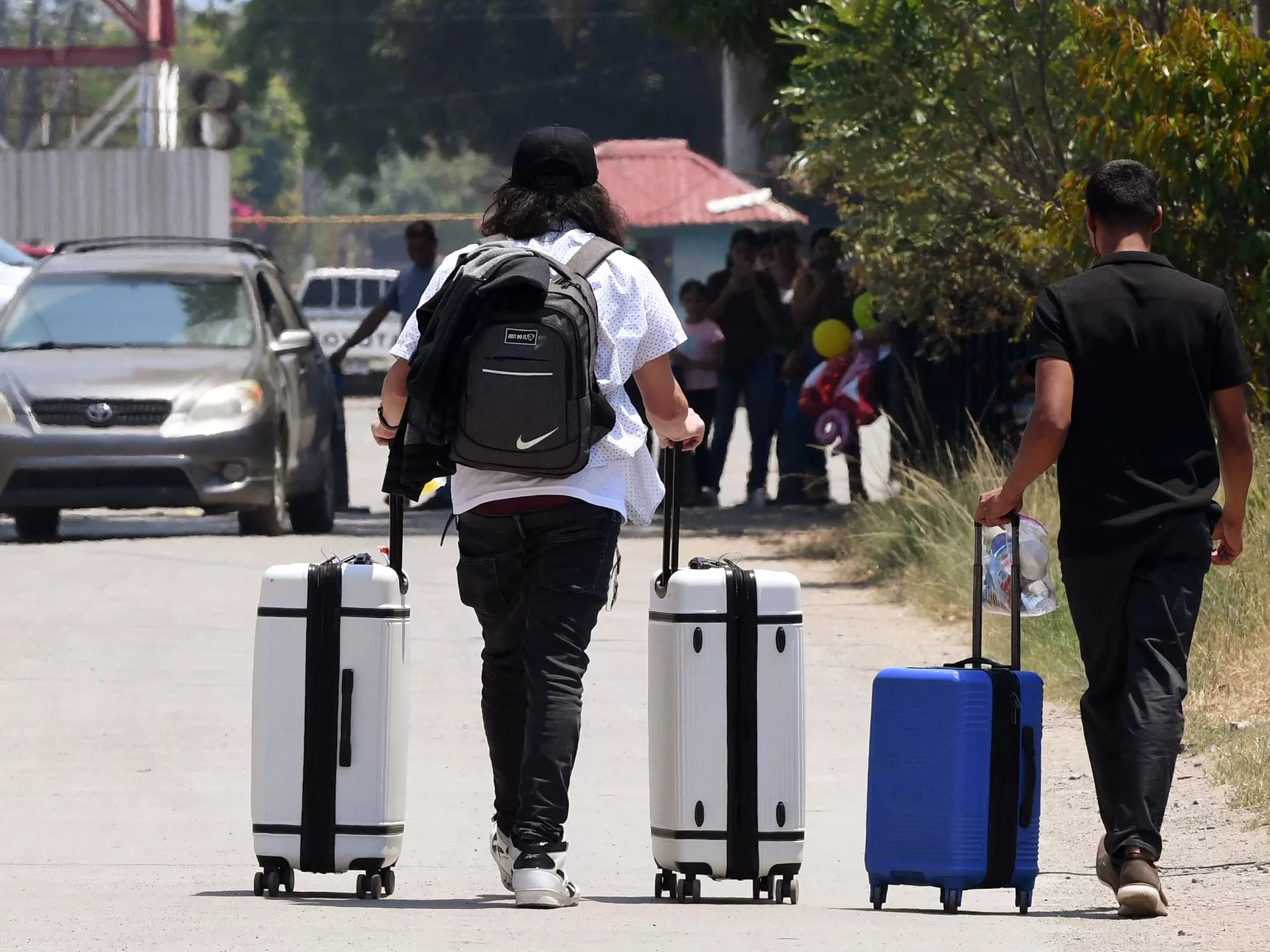 الولايات المتحدة تقدم حوافز مالية للمهاجرين غير الشرعيين بقيمة ألف دولار مع إمكانية العودة.